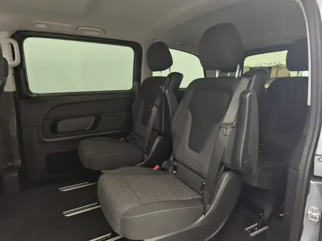 Mercedes-Benz V 220