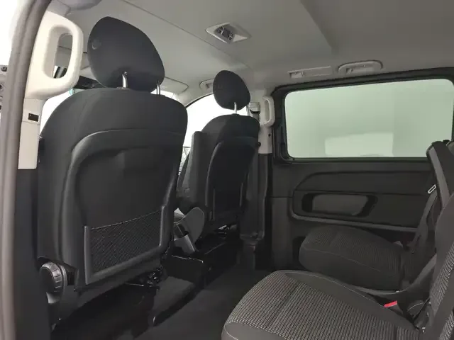 Mercedes-Benz V 220