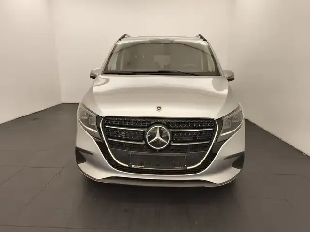 Mercedes-Benz V 220