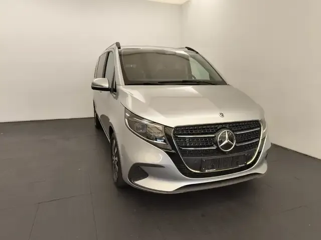 Mercedes-Benz V 220
