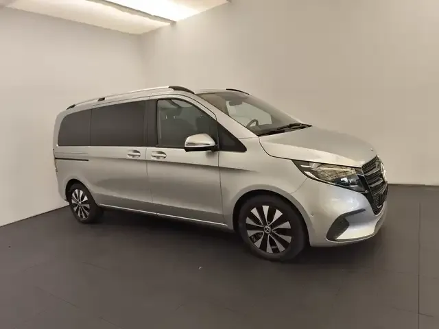 Mercedes-Benz V 220