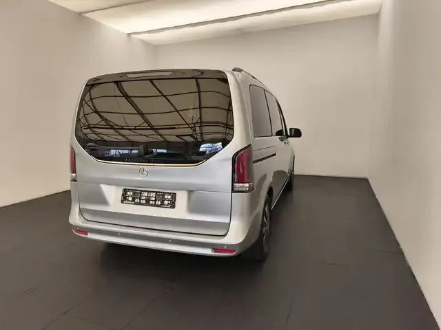 Mercedes-Benz V 220