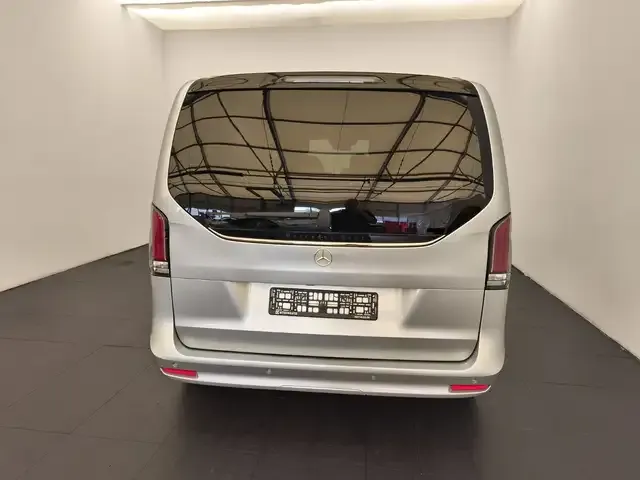 Mercedes-Benz V 220