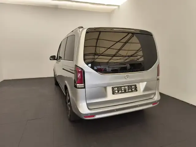 Mercedes-Benz V 220