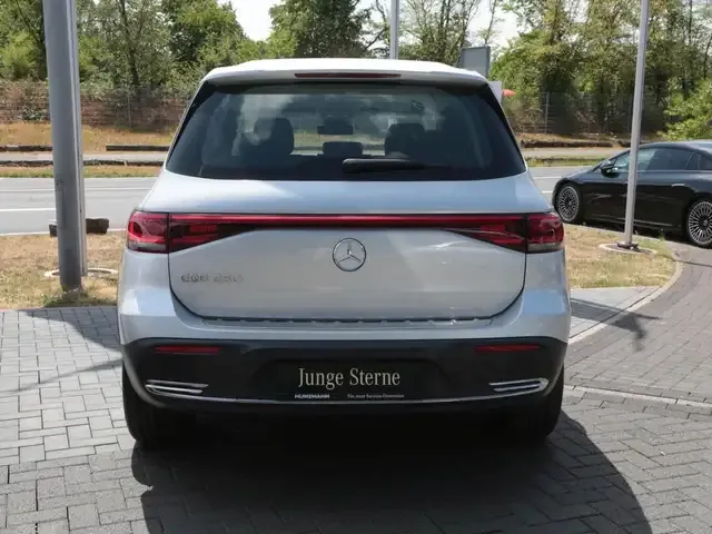 Mercedes-Benz EQB 250