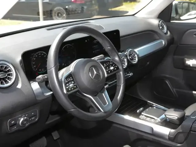 Mercedes-Benz EQB 250