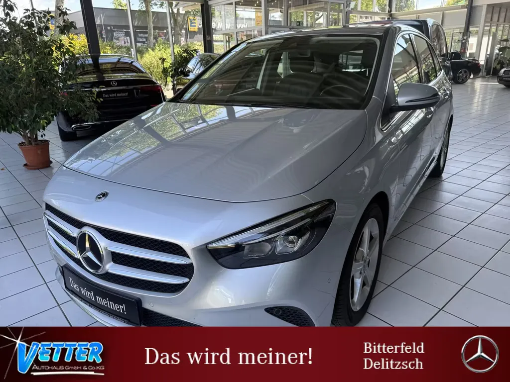 Mercedes-Benz B 180