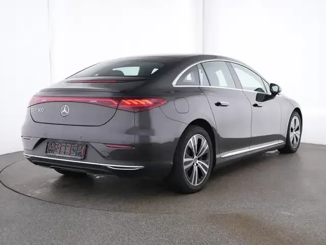 Mercedes-Benz EQE 300