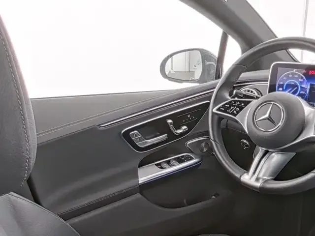 Mercedes-Benz EQE 300