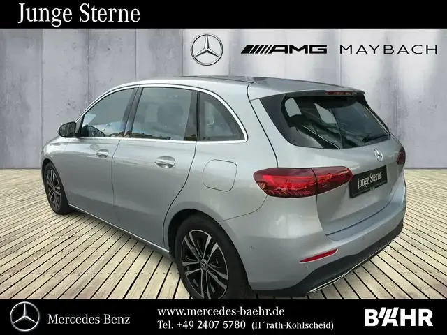 Mercedes-Benz B 180