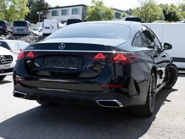 Mercedes-Benz E 200