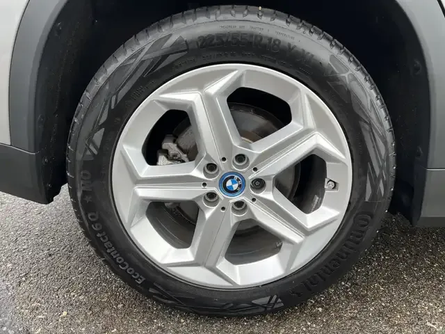 BMW iX1