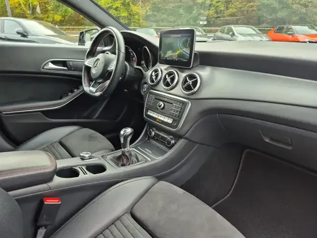 Mercedes-Benz CLA 180