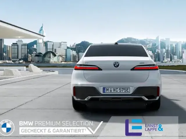 BMW i7
