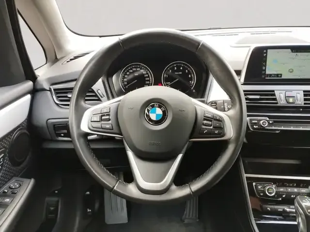 BMW 225