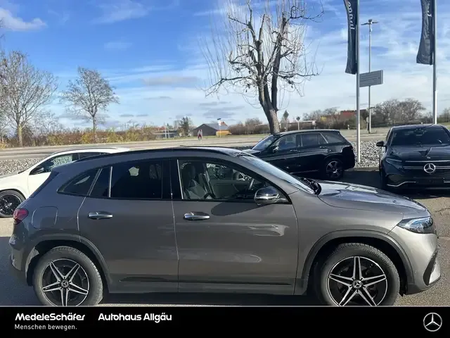 Mercedes-Benz EQA 300