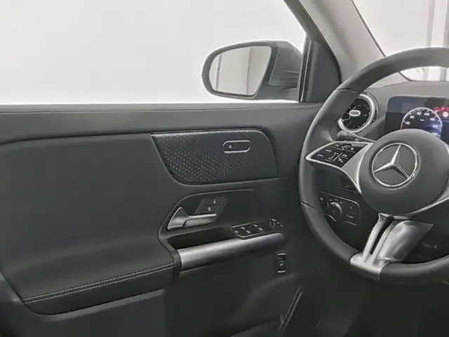 Mercedes-Benz GLA 180