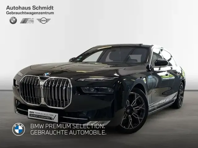 BMW i7