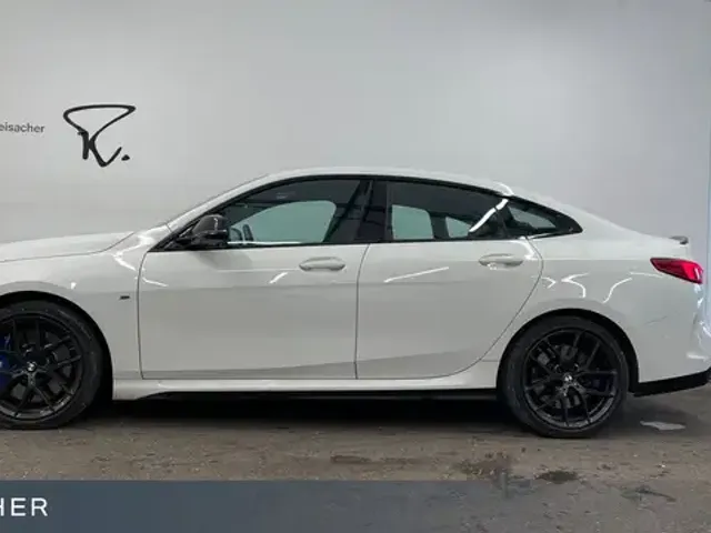 BMW 235