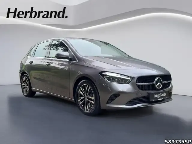 Mercedes-Benz B 180