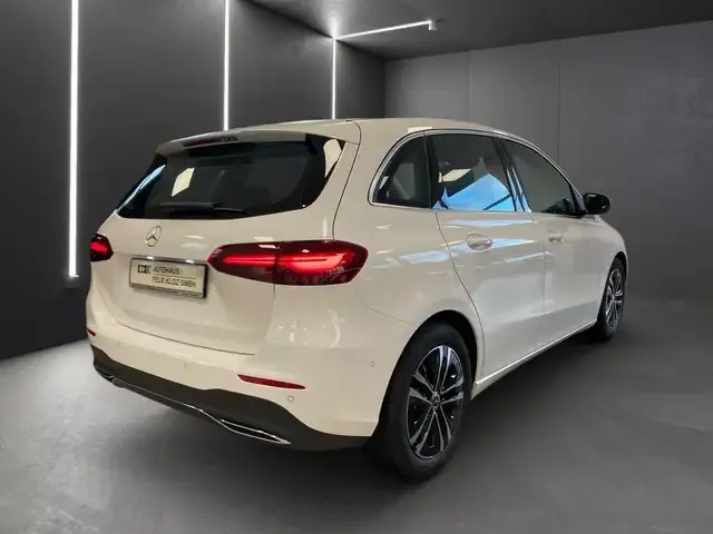 Mercedes-Benz B 220