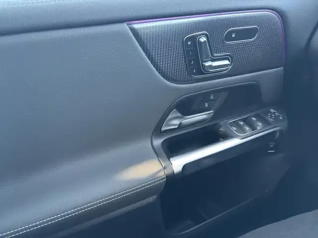 Mercedes-Benz EQB 300