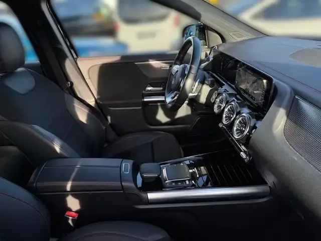 Mercedes-Benz EQA 300