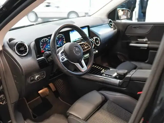 Mercedes-Benz B 180