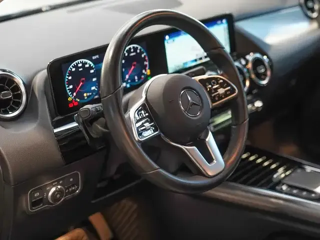 Mercedes-Benz B 180