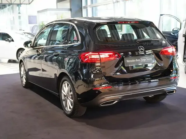 Mercedes-Benz B 180