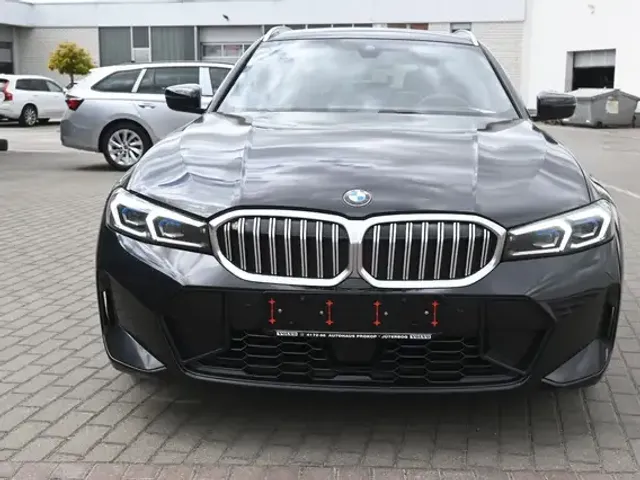 BMW 330