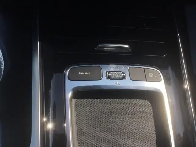 Mercedes-Benz GLB 220