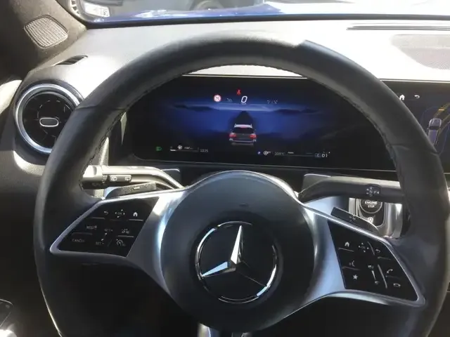 Mercedes-Benz GLB 220