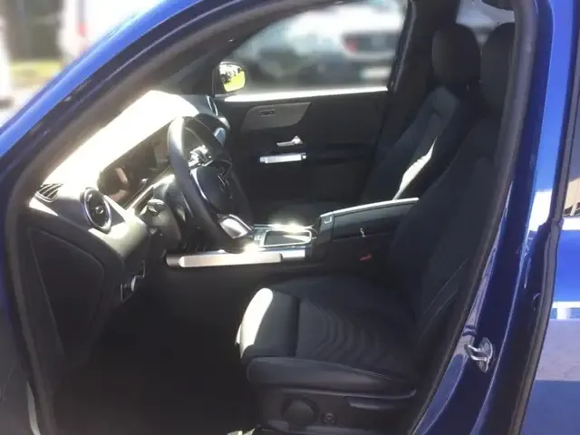 Mercedes-Benz GLB 220