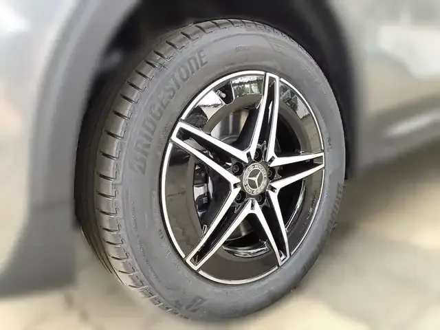 Mercedes-Benz EQB 300