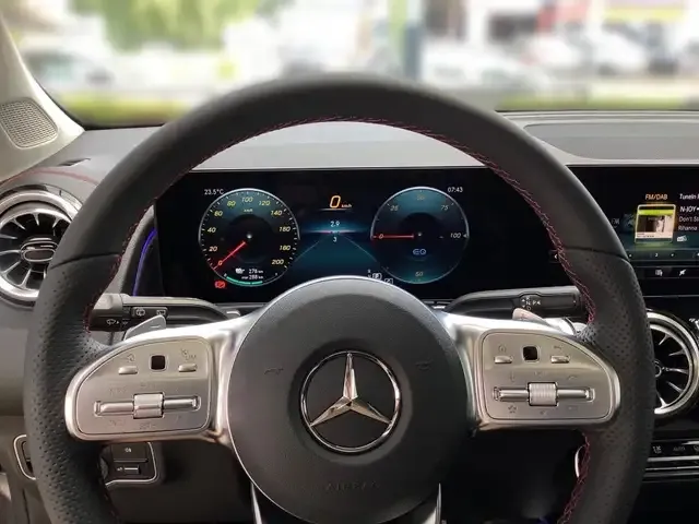 Mercedes-Benz EQB 300
