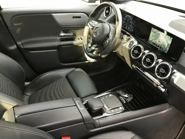 Mercedes-Benz GLB 200