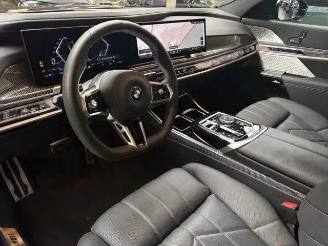 BMW i7
