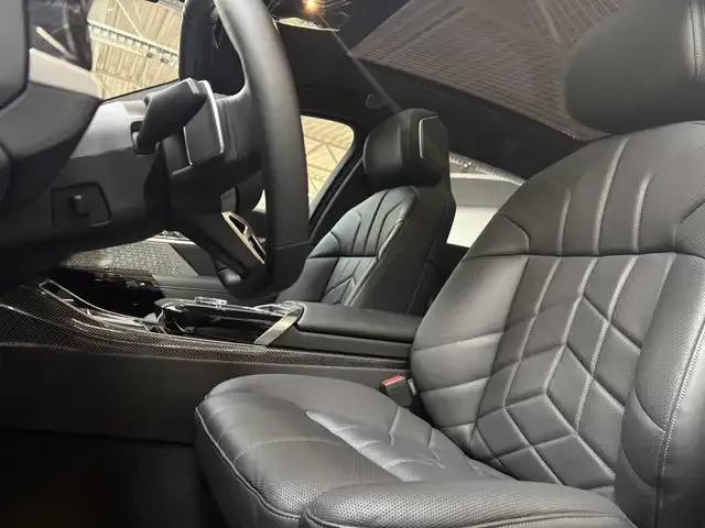 BMW i7