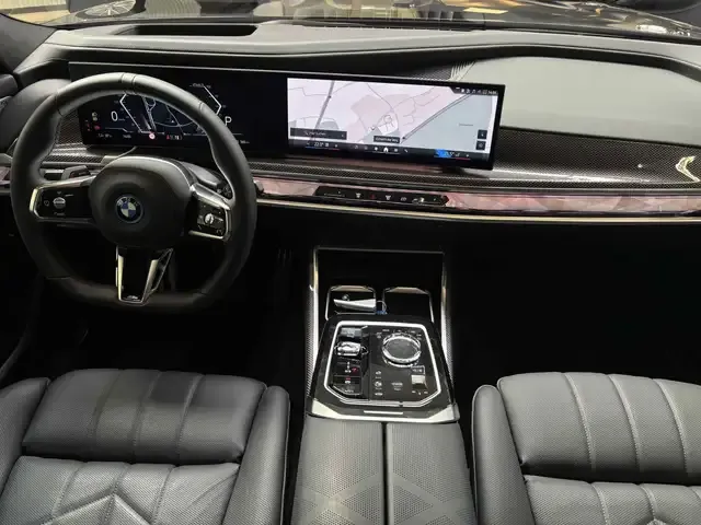 BMW i7