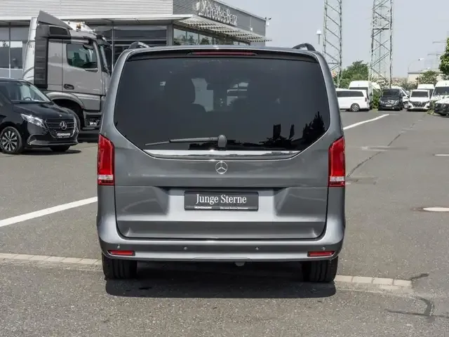 Mercedes-Benz V 250