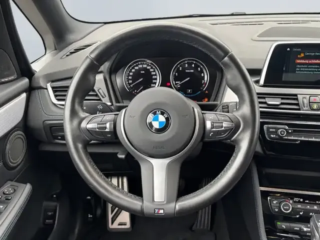 BMW 225