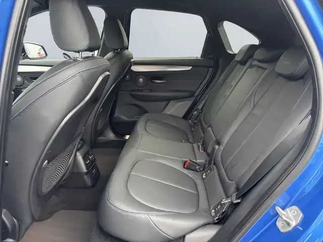 BMW 225