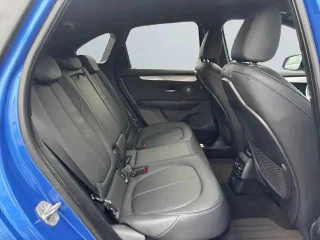 BMW 225