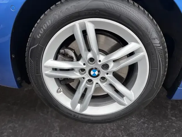 BMW 225
