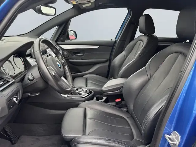 BMW 225