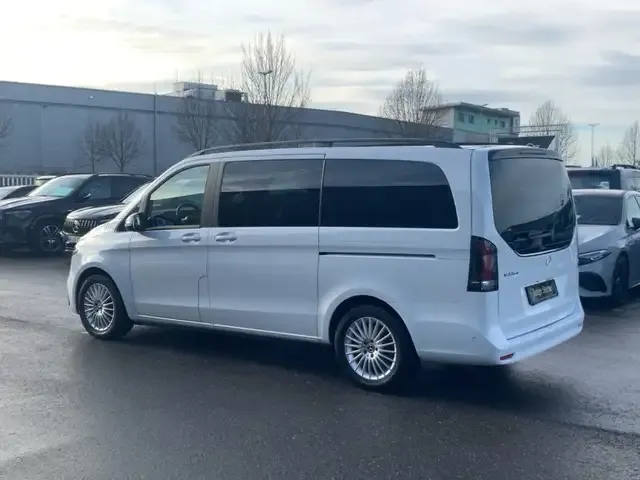 Mercedes-Benz V 220