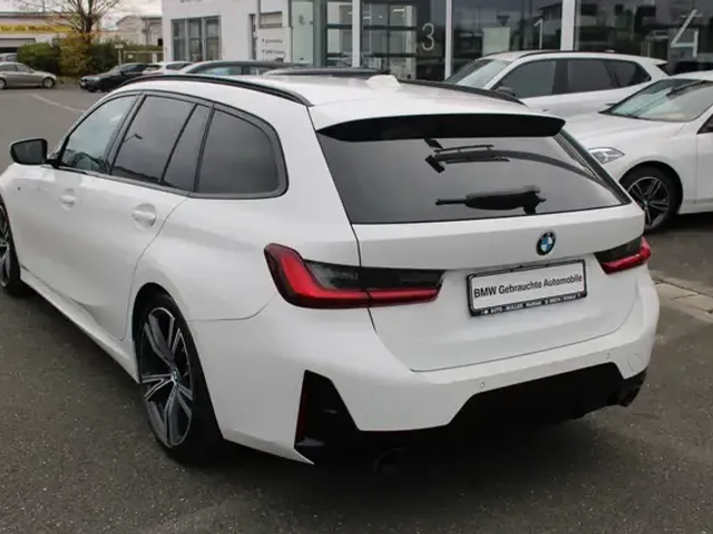 BMW 330