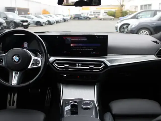 BMW 330