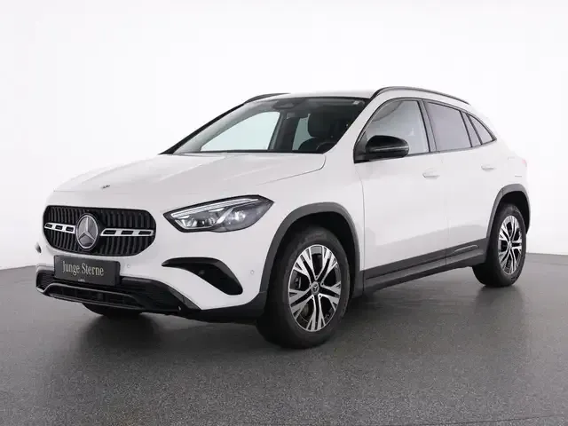 Mercedes-Benz GLA 220